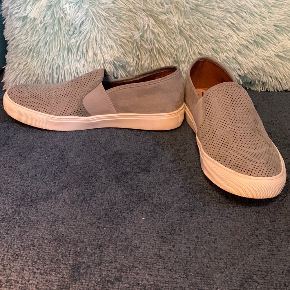 Casual shoes